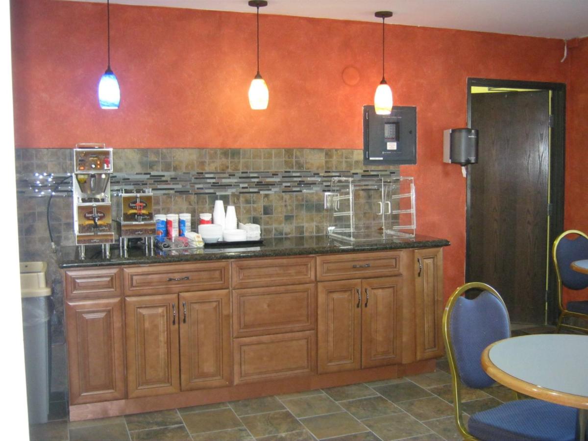 | Burnsville Inn & Suites