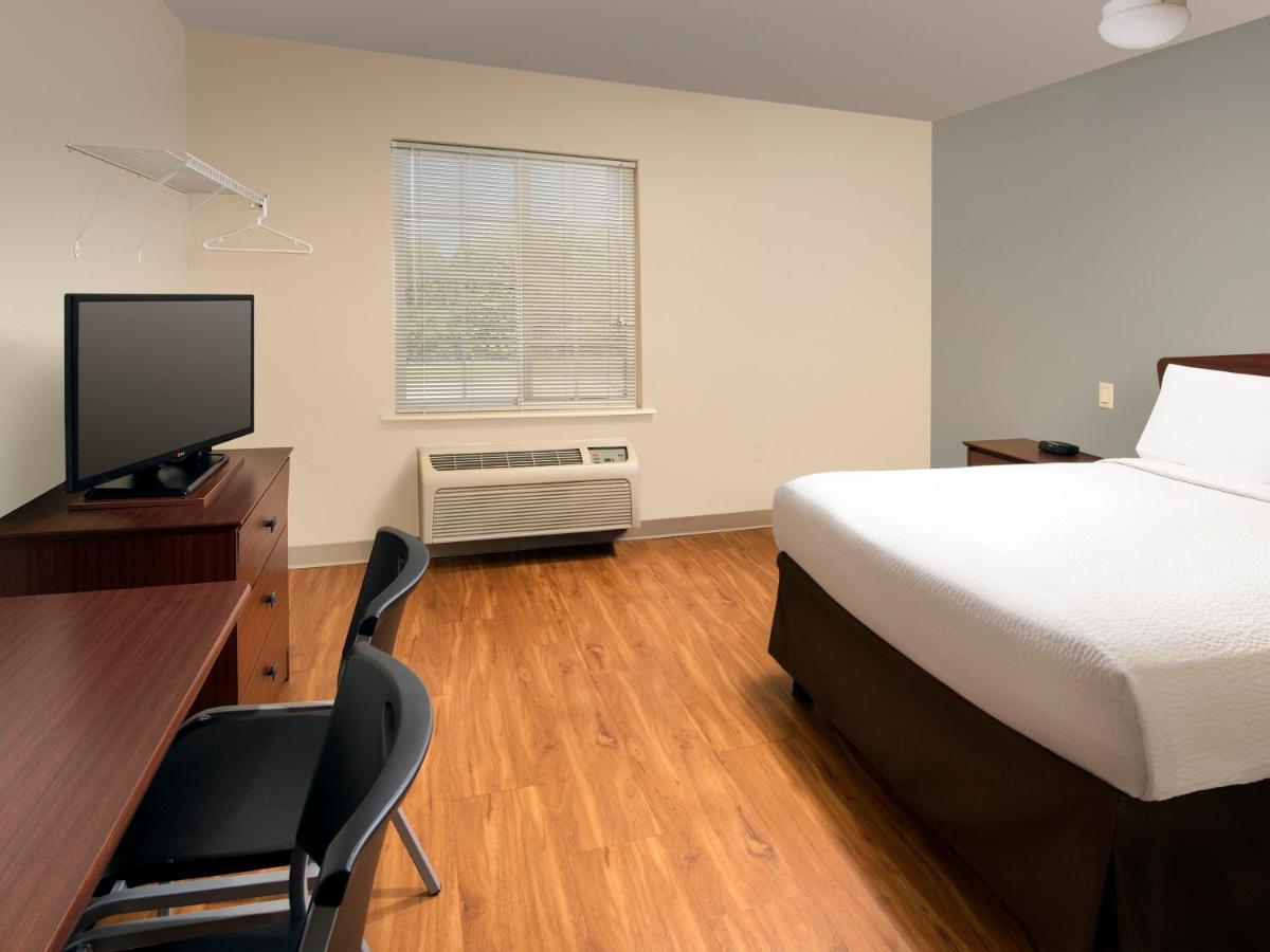 Standard Double Room - Smoking at WoodSpring Suites Topeka