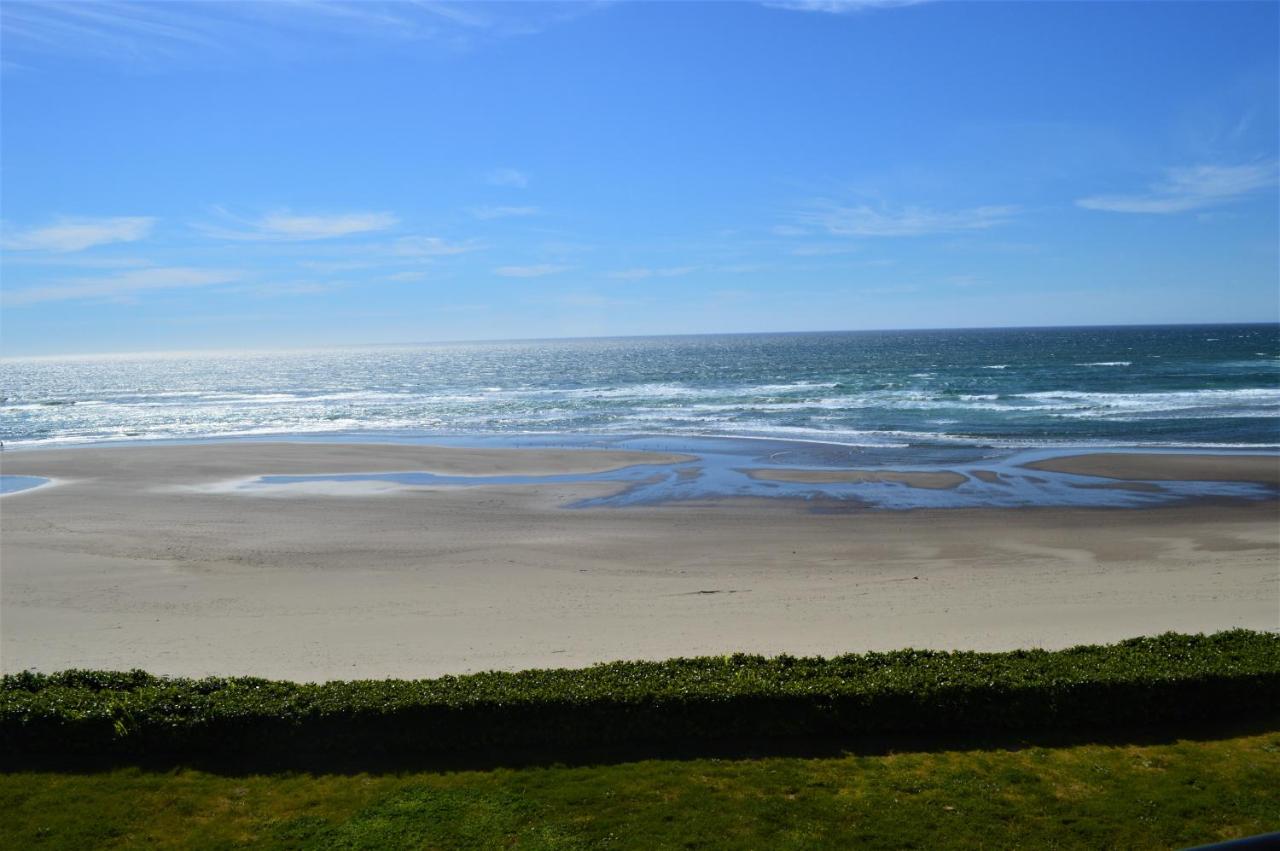 Oceanfront King Studio with Spa Bath and Disability Access (Nautica) at Starfish Manor Oceanfront Hotel