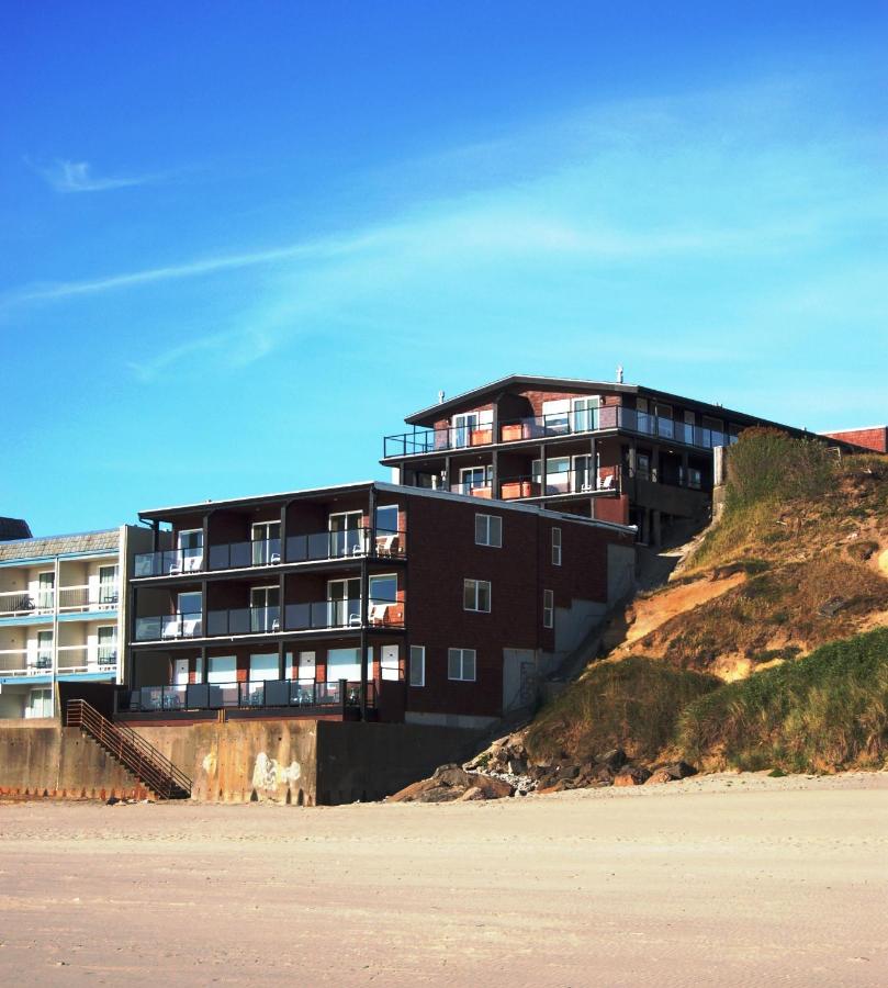  | Beachfront Manor Hotel