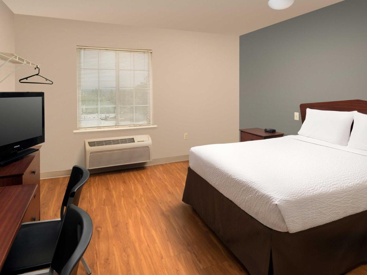 Standard Double Room with Tub - Disability Access/Non-Smoking at WoodSpring Suites Kansas City Liberty