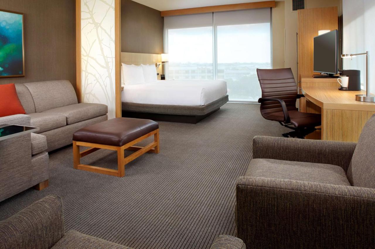 Corner King Room with Sofabed at Hyatt Place Miami Airport-East