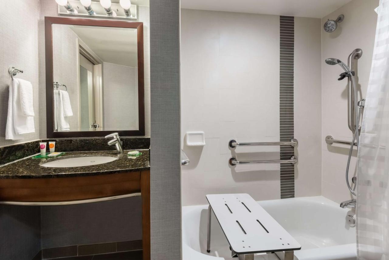 King Guestroom with Bathtub - Accesible at Hyatt Place Atlanta/Duluth/Johns Creek