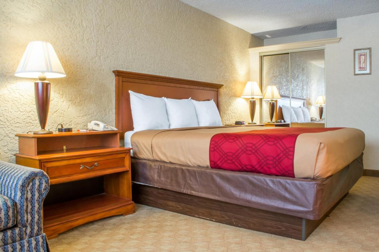 Standard King Room - Non-Smoking at Econo Lodge Broken Arrow - Tulsa