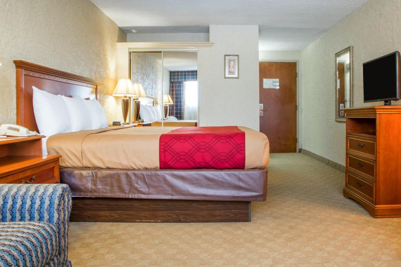 Standard King Room - Non-Smoking at Econo Lodge Broken Arrow - Tulsa
