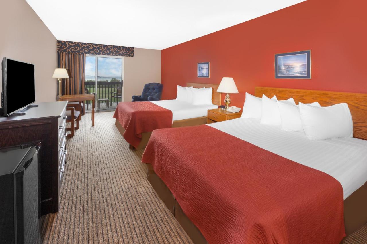 | Super 8 by Wyndham St. Ignace