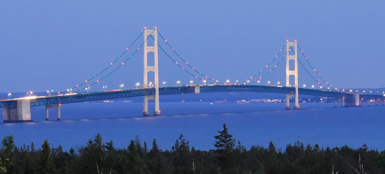 | Super 8 by Wyndham St. Ignace