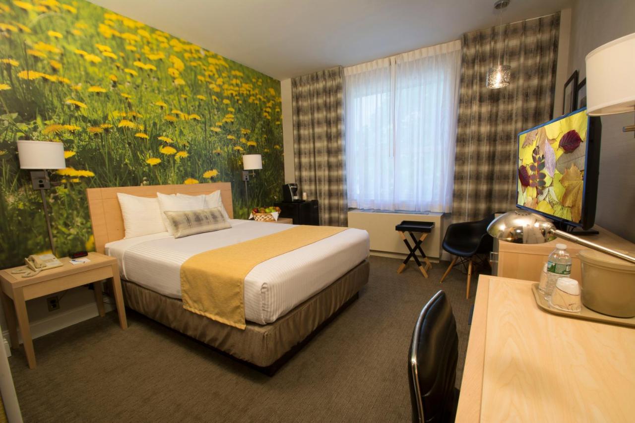 Deluxe Queen Room at Adria Hotel And Conference Center