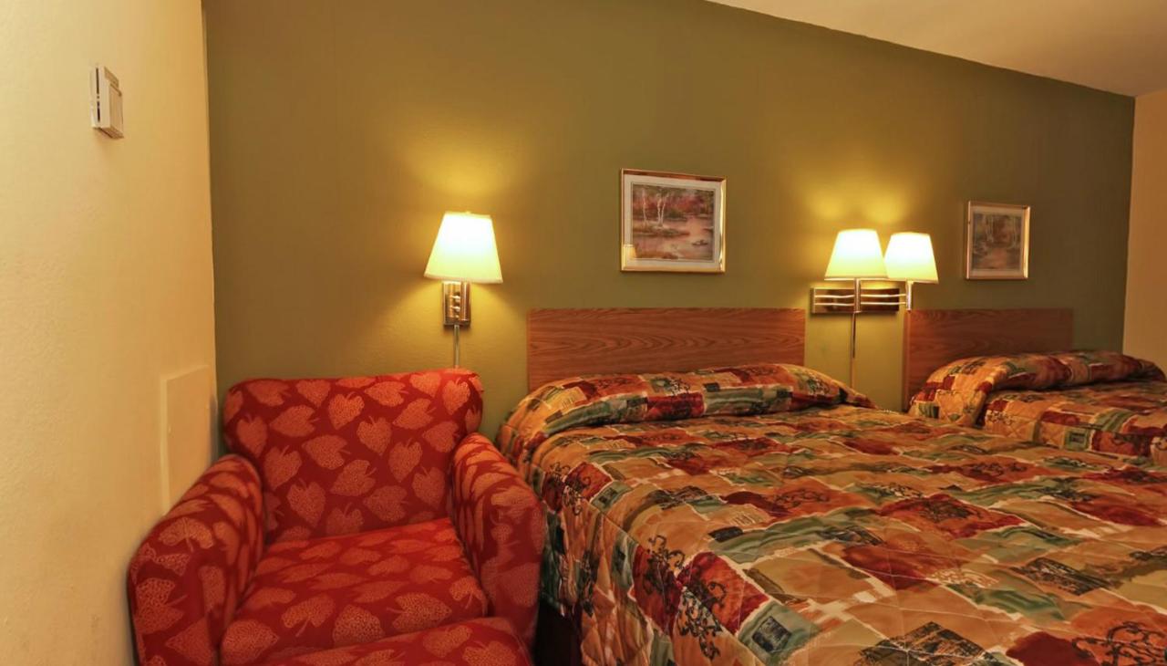 | Burnsville Inn & Suites