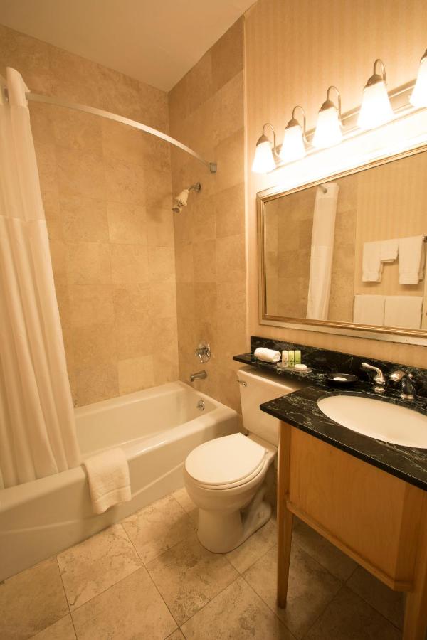 Deluxe Queen Studio at Adria Hotel And Conference Center