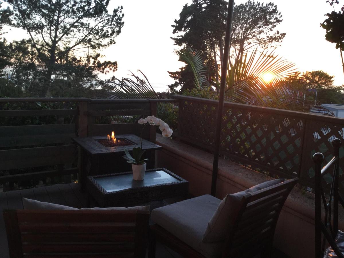  | Les Artistes Inn