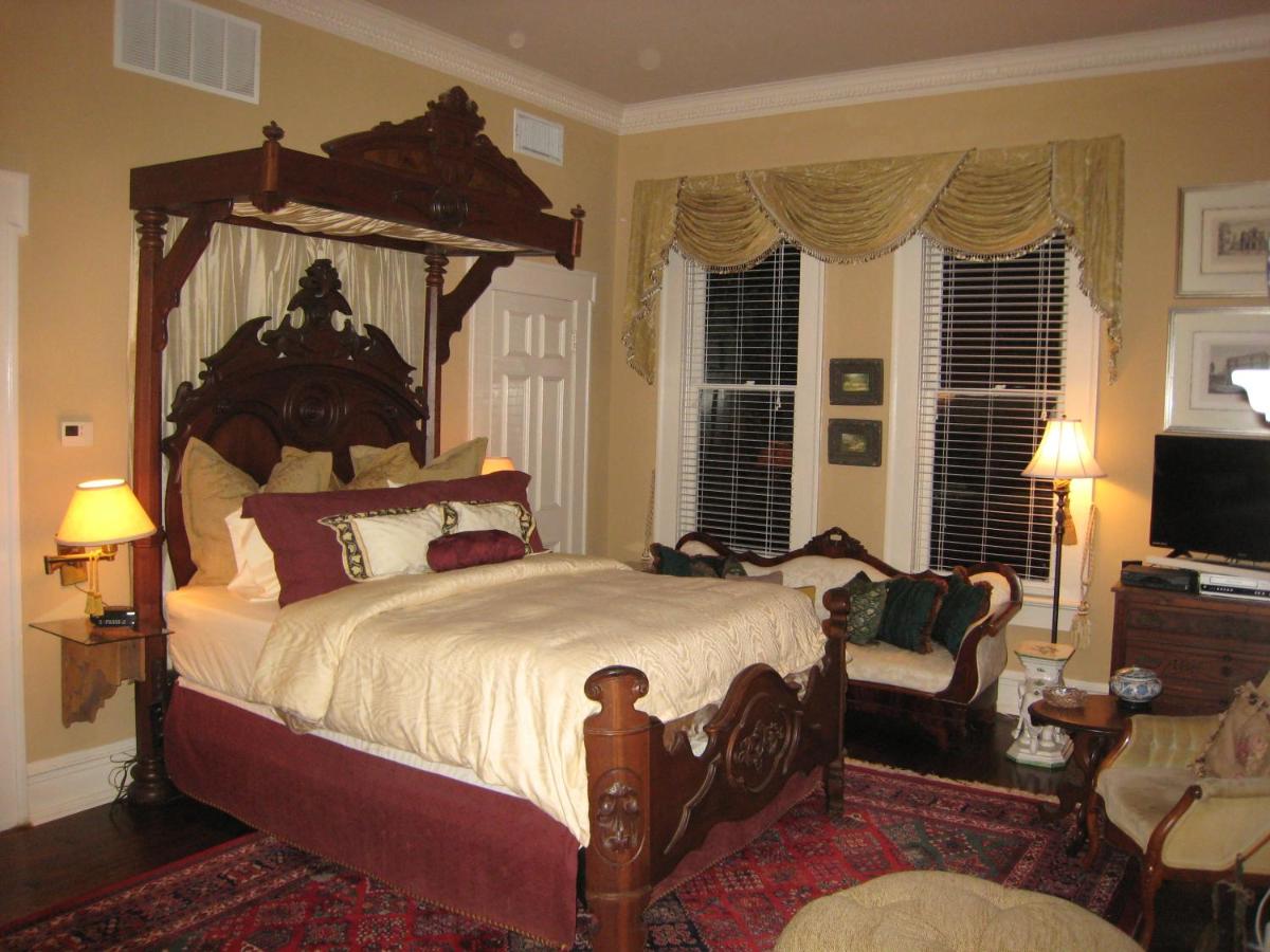  | Belle Oaks Inn