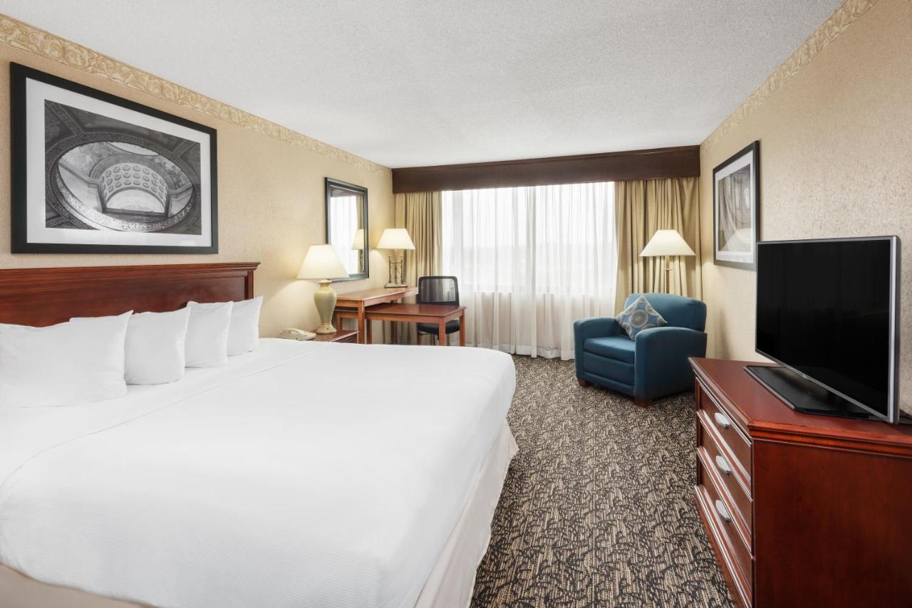 King Room - Disability Access at Capitol Plaza Hotel Jefferson City