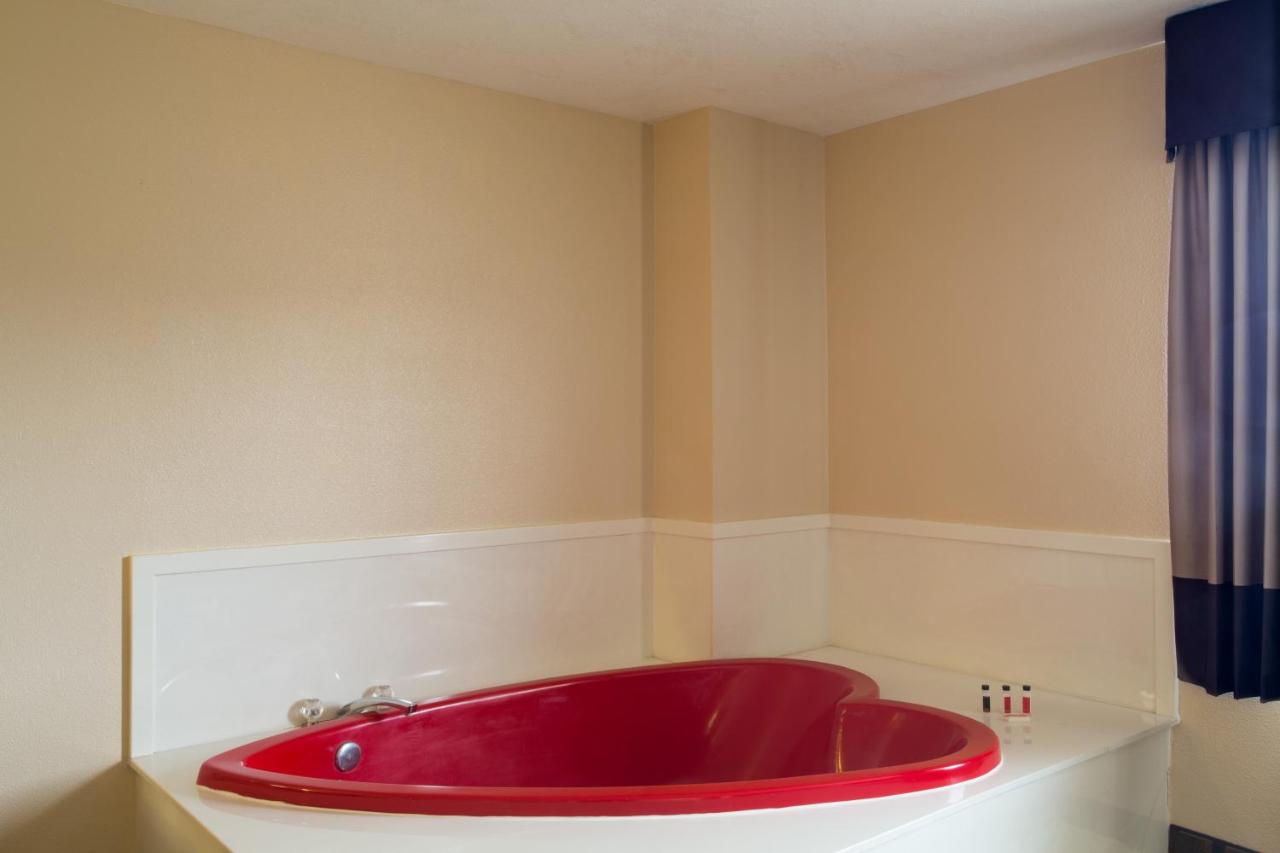 Deluxe King Suite at Days Inn by Wyndham Hurricane/Zion National Park Area