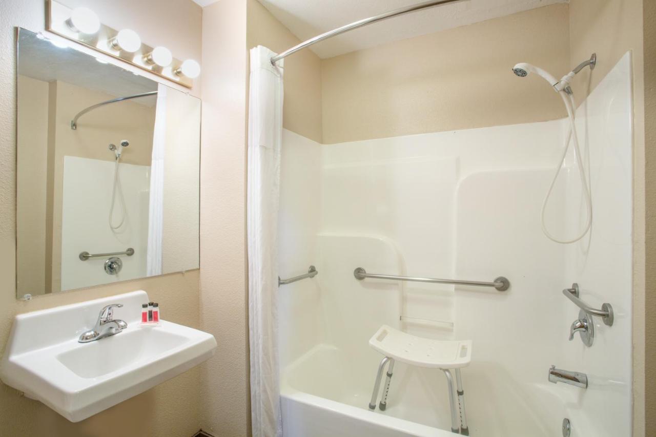Queen Room - Disability Access/Non-Smoking at Days Inn by Wyndham Hurricane/Zion National Park Area