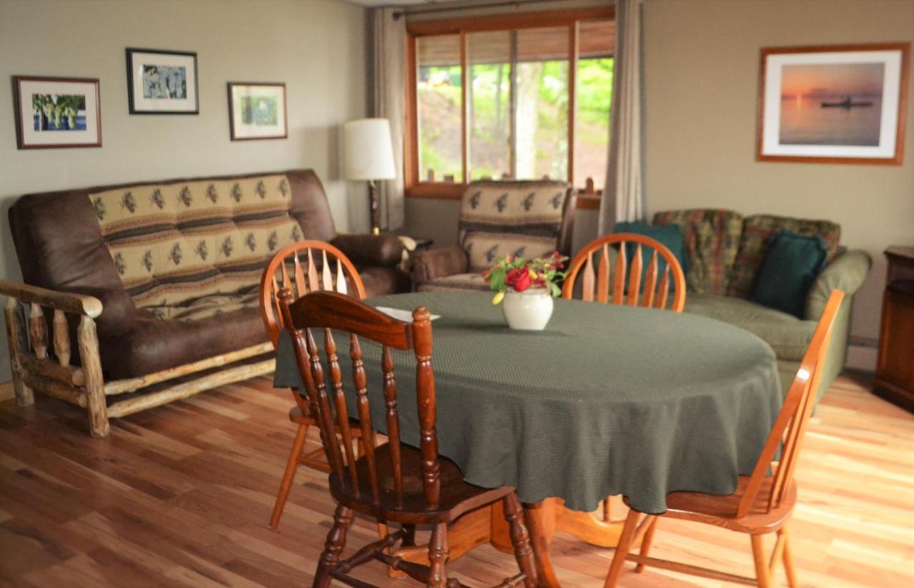 | Walleye Lodge