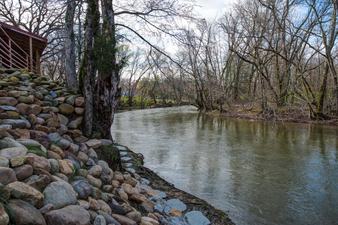 | River Bend Inn - Pigeon Forge