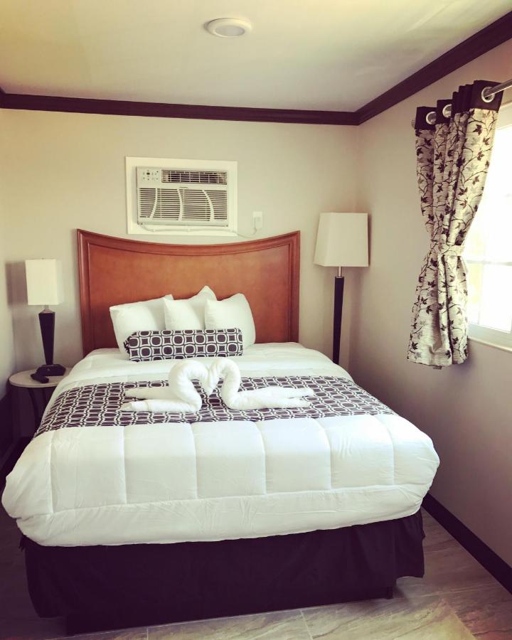 Deluxe Queen Studio at Beachside Resort