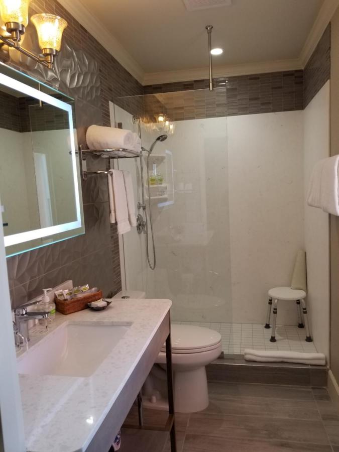 Queen Room at Sens Hotel & Vanne Bistro Berkeley
