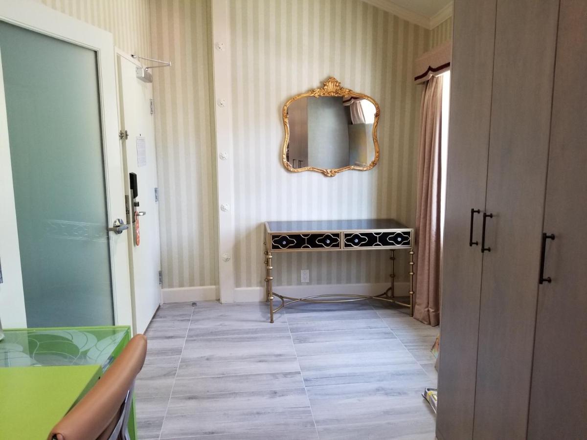 Queen Room at Sens Hotel & Vanne Bistro Berkeley