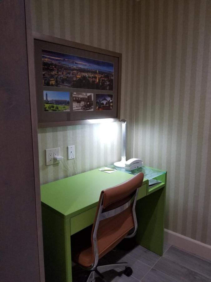 Queen Room at Sens Hotel & Vanne Bistro Berkeley