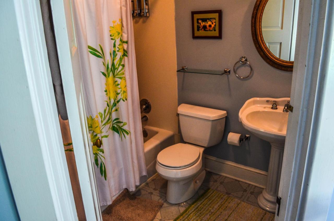 | Greenwood Bed & Breakfast
