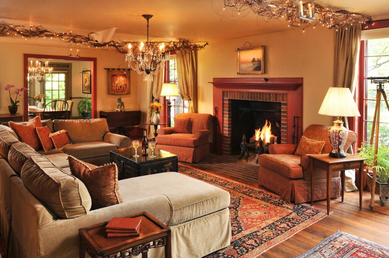 | 1795 Acorn Inn Bed and Breakfast