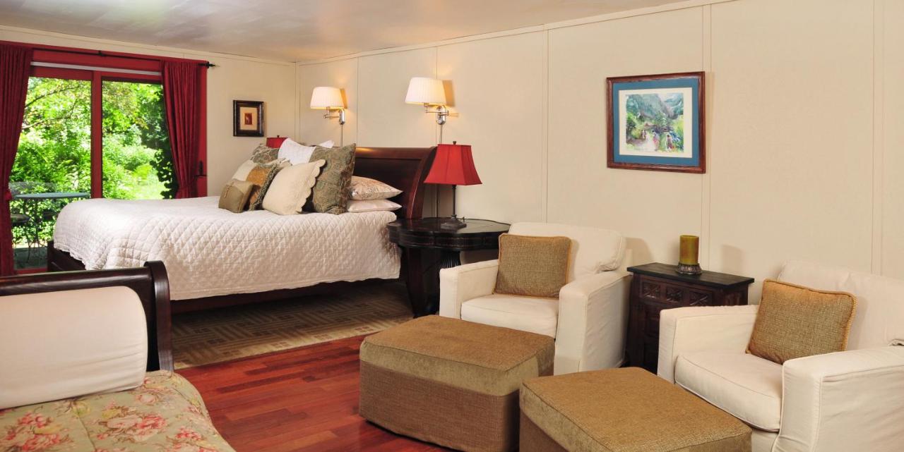 | 1795 Acorn Inn Bed and Breakfast