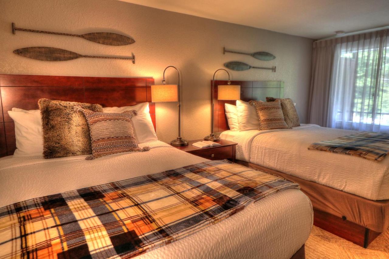 Queen Room at River Edge Inn