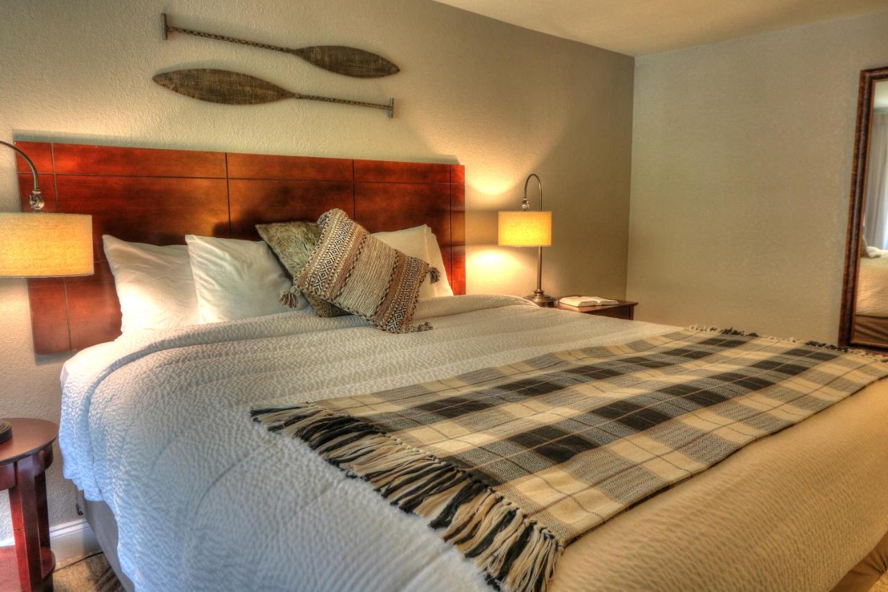 Deluxe King Room at River Edge Inn