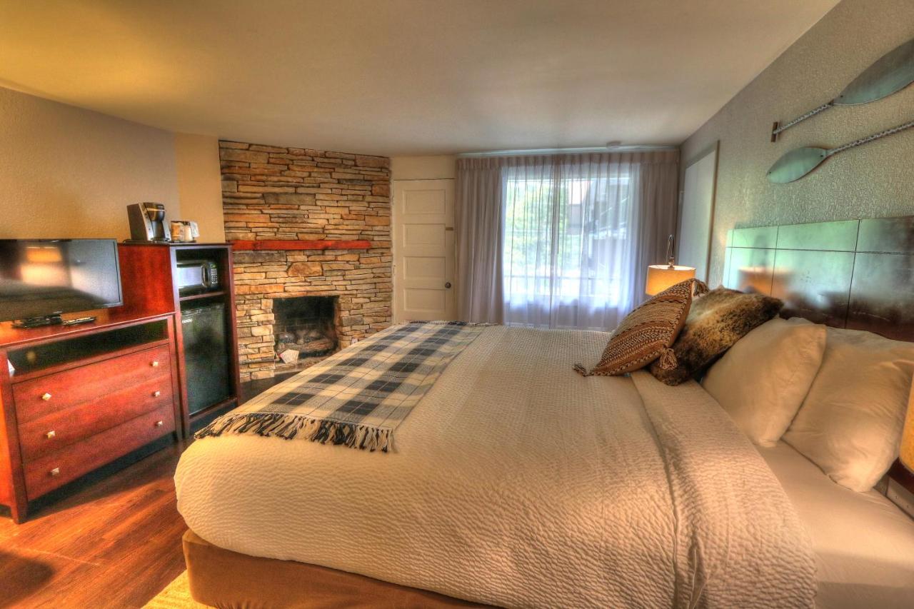 Deluxe King Room at River Edge Inn