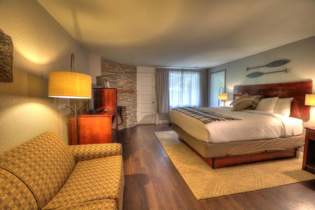 Deluxe King Room at River Edge Inn