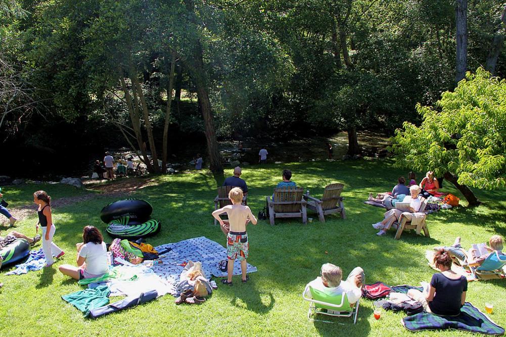 | Big Sur River Inn