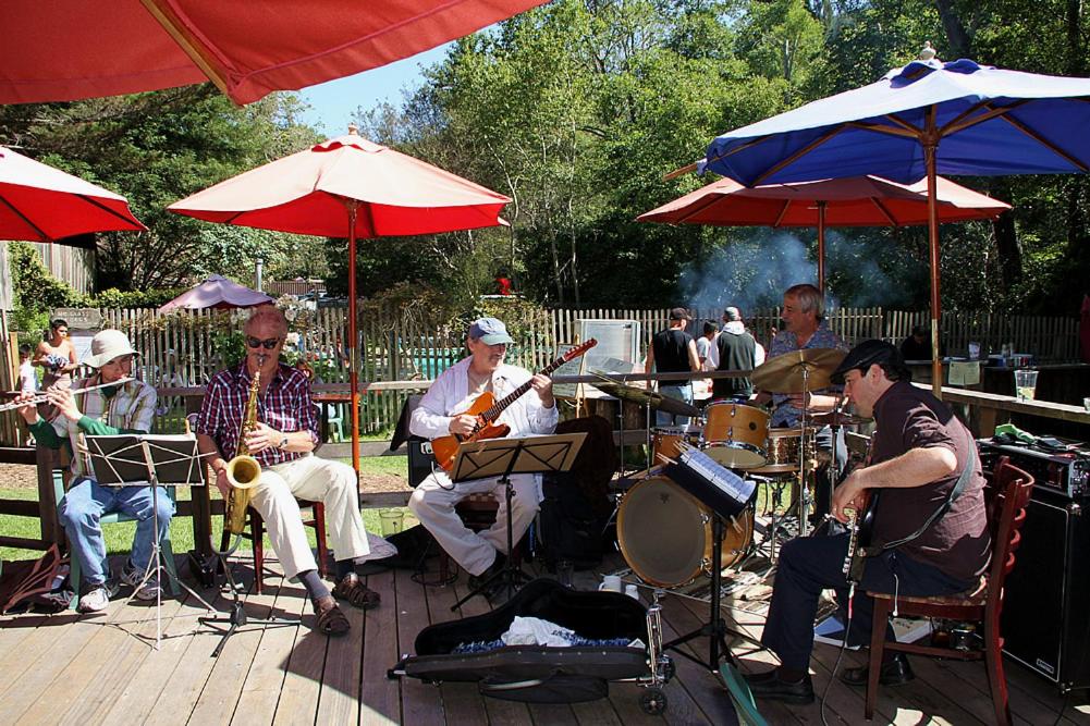 | Big Sur River Inn