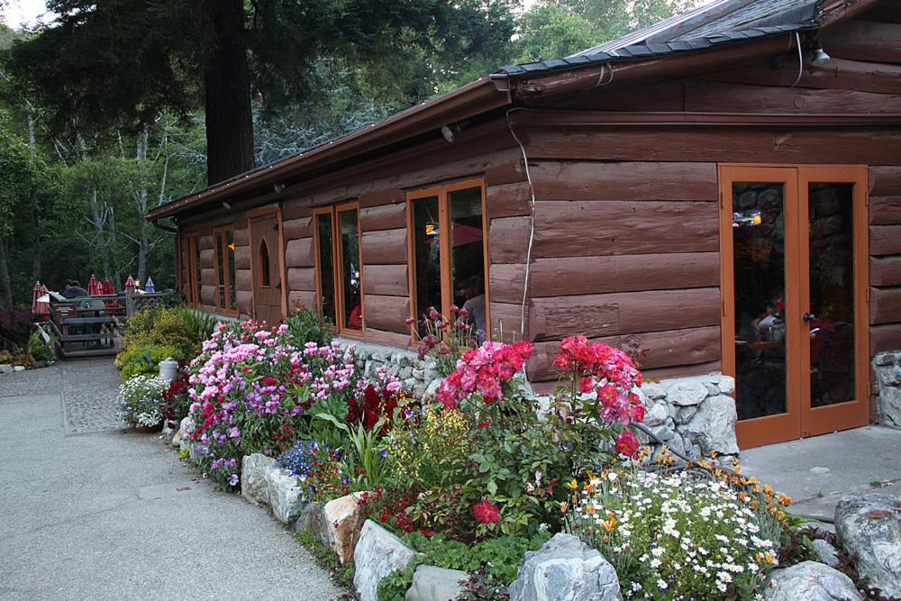 | Big Sur River Inn