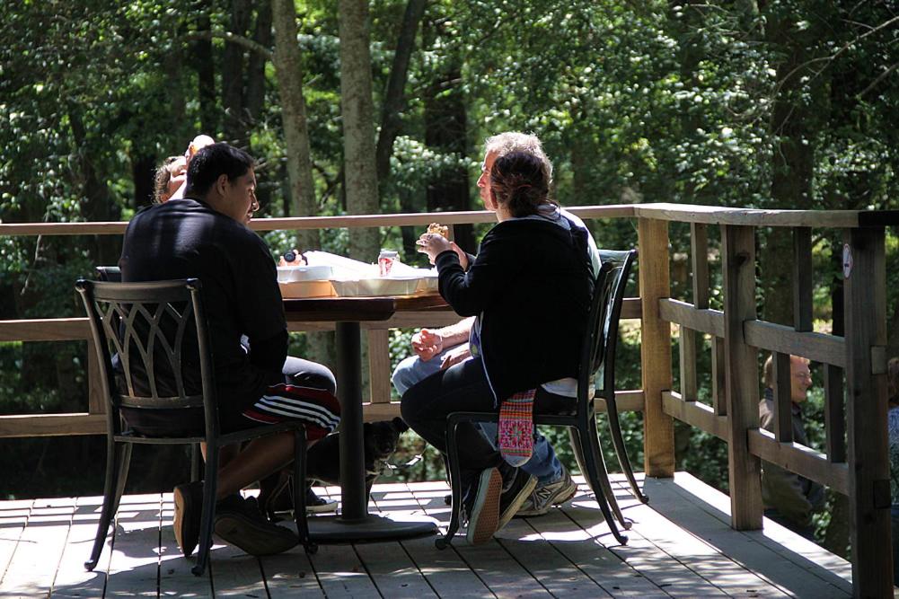 | Big Sur River Inn