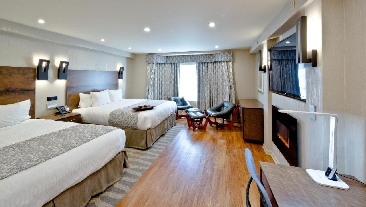 Queen Room with Two Queen Beds at Hotel Strata