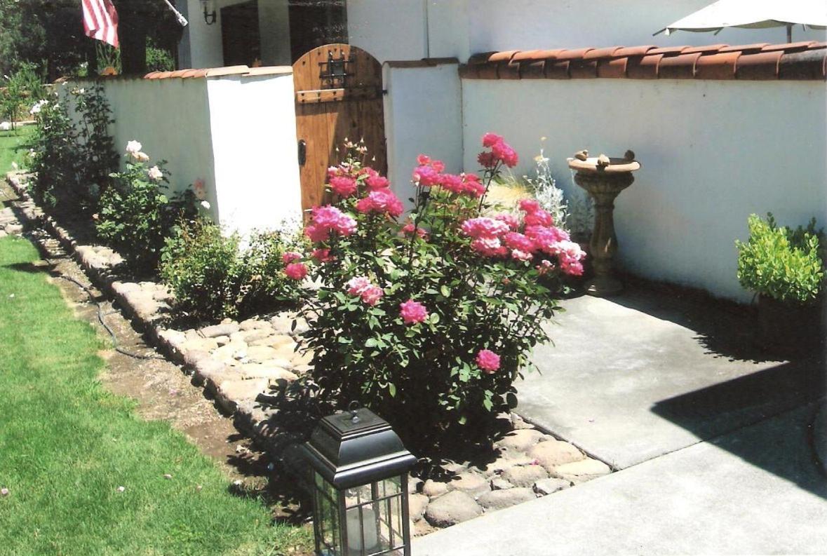 | Spanish Villa Inn