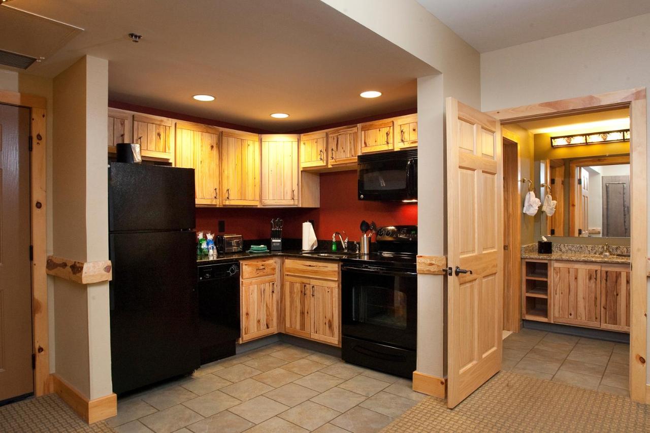 One-Bedroom Apartment at Hope Lake Lodge & Indoor Waterpark