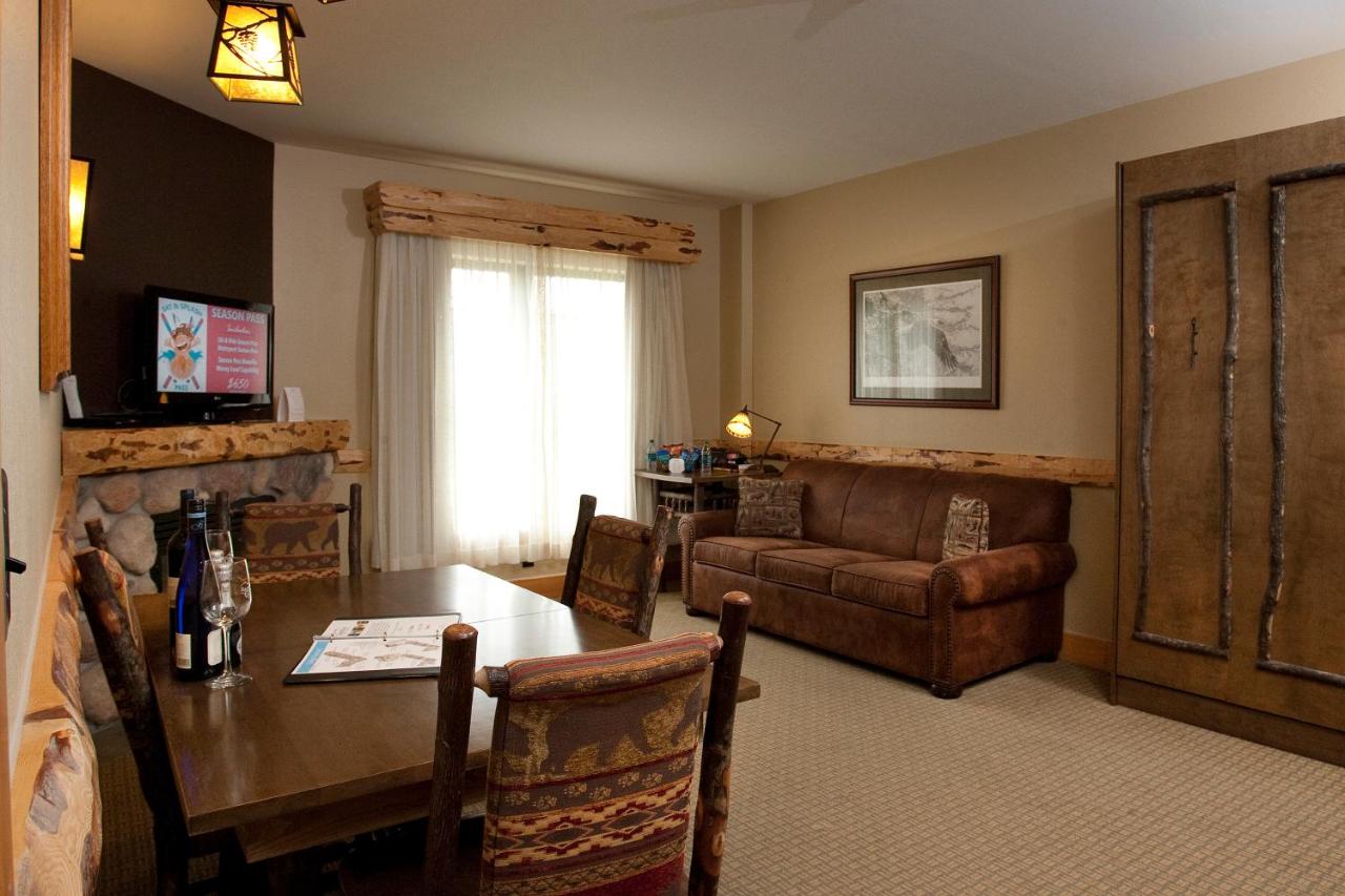 Deluxe Family Suite at Hope Lake Lodge & Indoor Waterpark