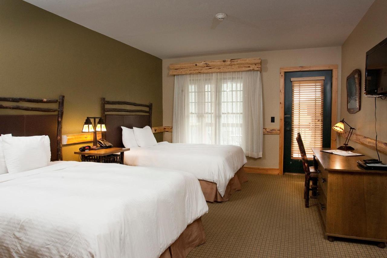 Deluxe Family Suite at Hope Lake Lodge & Indoor Waterpark