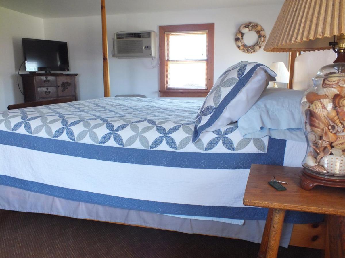 King Room - Non-Smoking at Scarborough Inn