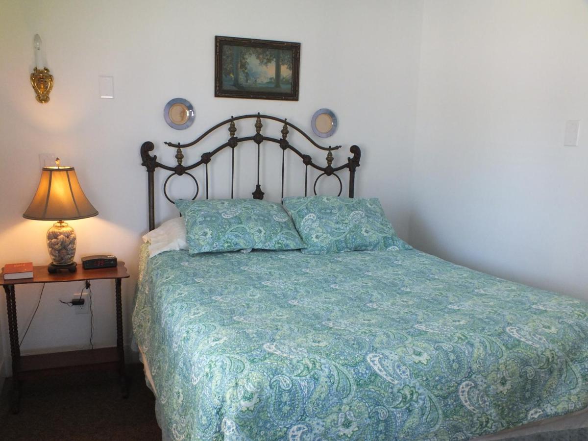 Queen Suite - Non-Smoking at Scarborough Inn