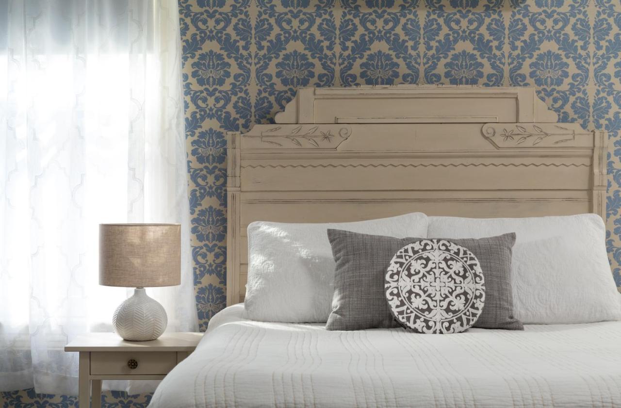  | The Carroll Villa Hotel