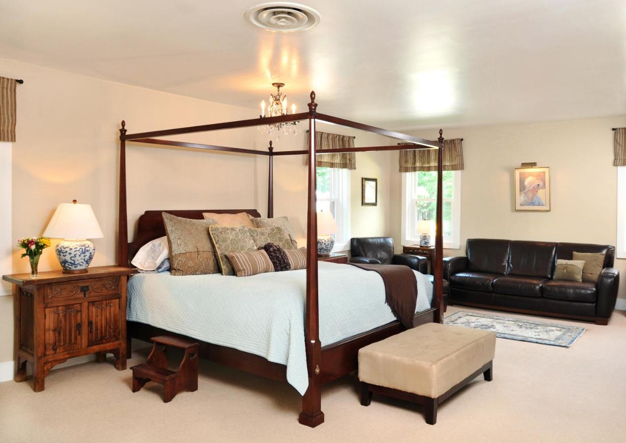  | 1795 Acorn Inn Bed and Breakfast