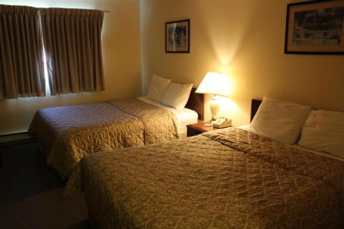Standard Queen Room at Glacier Hotel