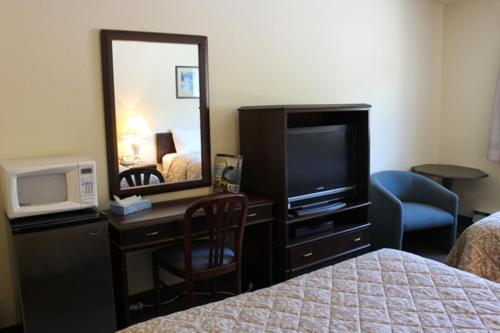Standard Queen Room at Glacier Hotel