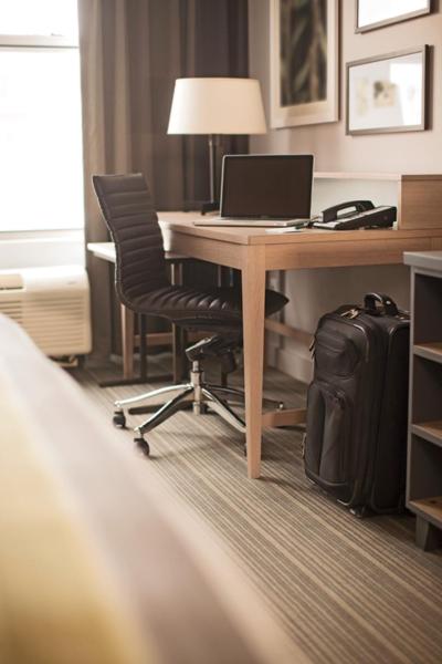 King Room at Country Inn & Suites by Radisson, Griffin, GA