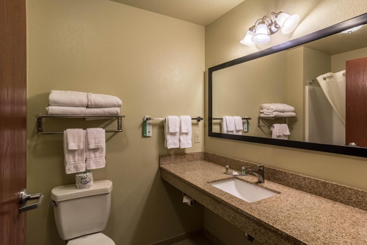 Deluxe King Room at Cobblestone Hotel & Suites - Harborcreek