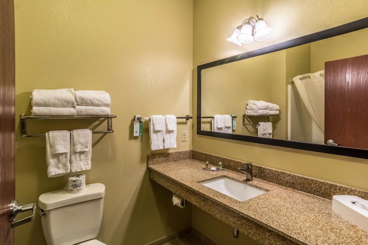 King Suite with Spa Bath at Cobblestone Hotel & Suites - Harborcreek